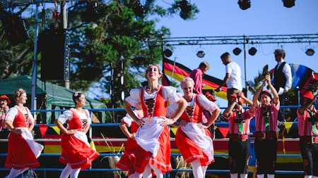 La sorprendente fiesta que celebra la cultura alemana en Buenos Aires: cómo es la Kreppelfest de Olavarría