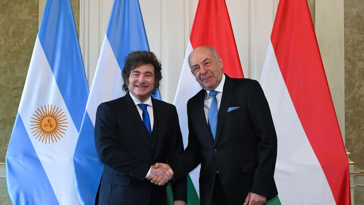 Javier Milei junto al presidente de Hungría, Tamás Sulyok.