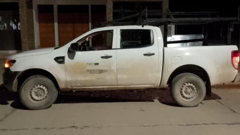 La camioneta de la que cayó la chica. Foto: Policía de Córdoba