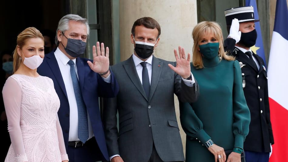 Alberto Fernández con Emmanuel Macrón, París, Reuters