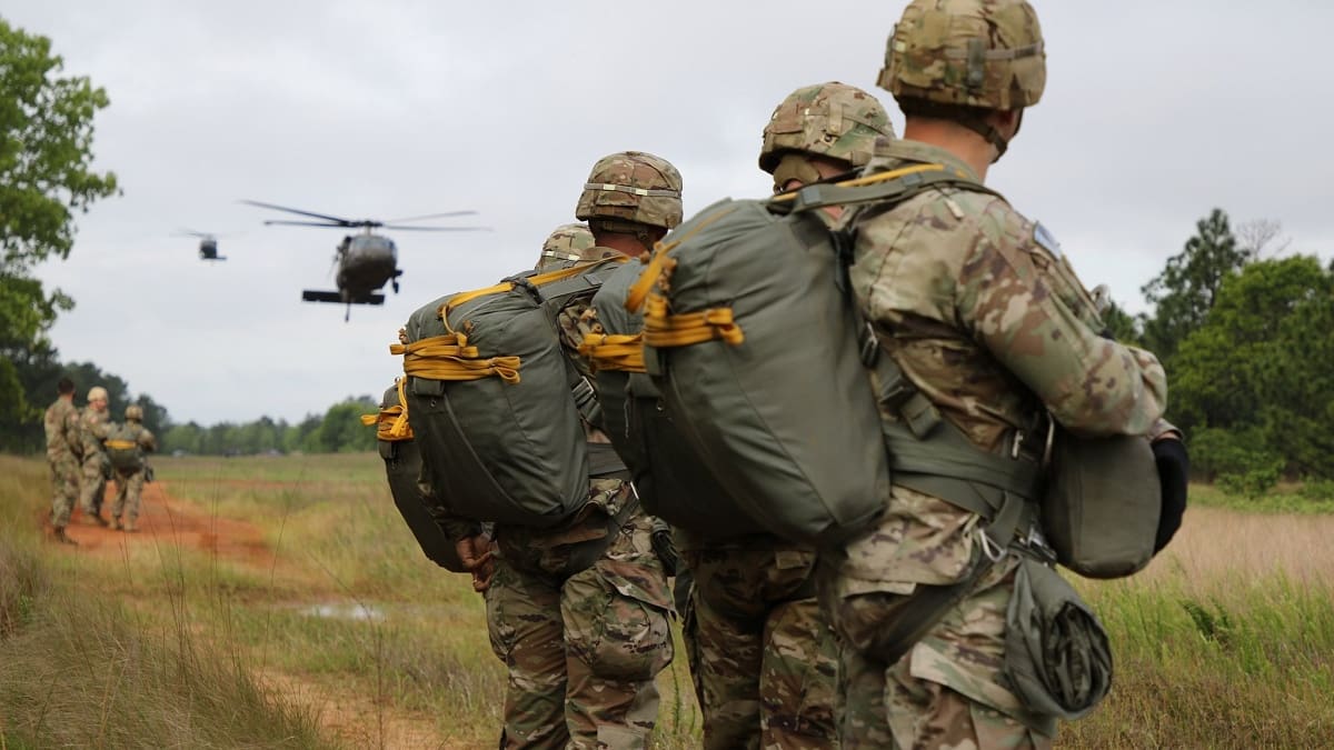 Estados Unidos refuerza su presencia militar en Medio Oriente.