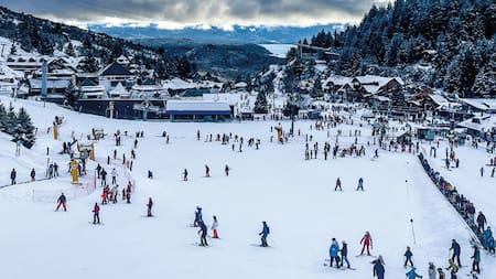 Cuánto cuesta la entrada para esquiar en el Cerro Catedral. Foto NA.