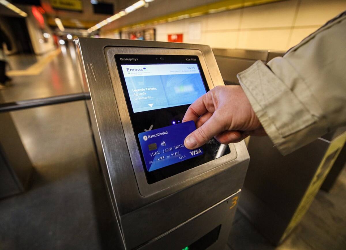El subte se podrá pagar con tarjeta de crédito o débito. Foto: X @jorgemacri.