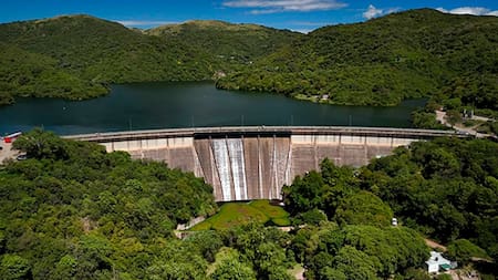 Histórico: el momento en el que abrieron la válvula del dique La Quebrada de Córdoba por primera vez en ocho años