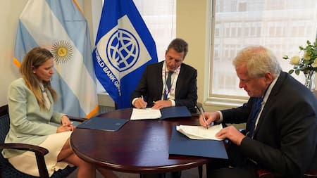 El Banco Mundial desembolsa USD 300 millones para becas educativas. Foto: Prensa.