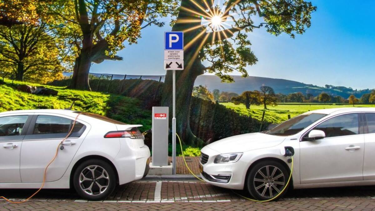 La mitad de los autos que se vendan en Estados Unidos en 2030 serán eléctricos