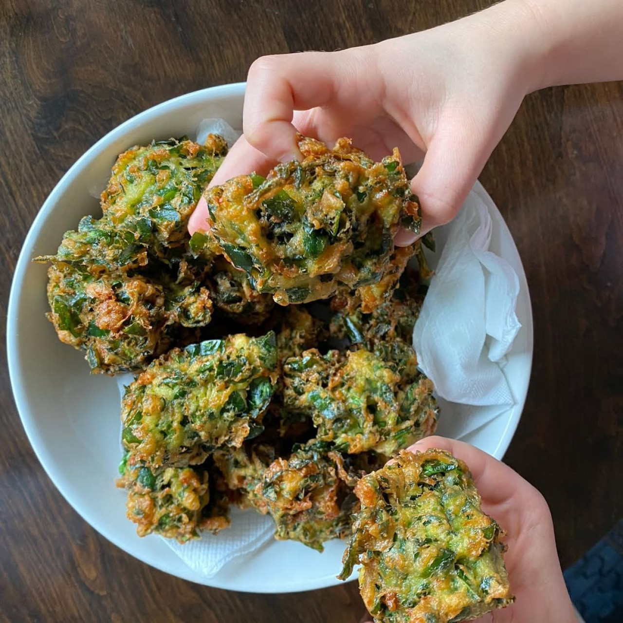 Buñuelos de espinaca. Foto Instagram @dolliirigoyen