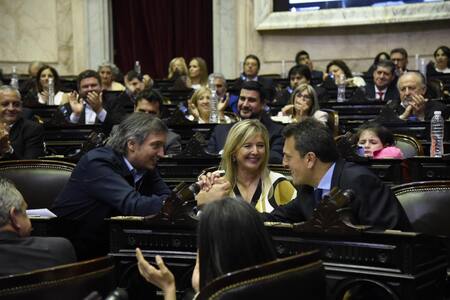 Sergio Massa, Maximo Kirchner y Maria Cristina Alvarez Rodriguez durante la sesion de jura de los nuevos legisladores y eleccion de autoridades de la camara baja, NA