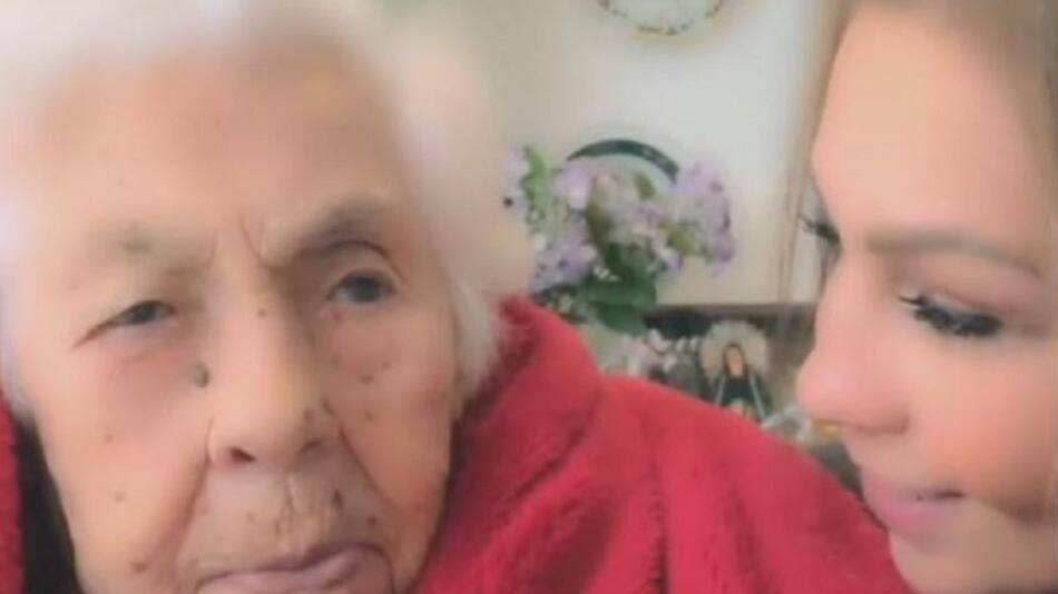 Thalía celebró el cumpleaños 101 de su abuela