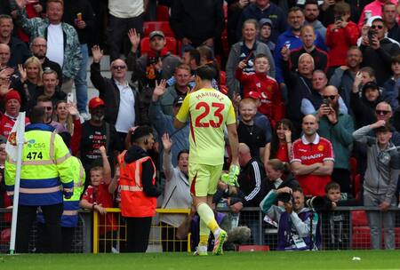 Emiliano "Dibu" Martínez fue expulsado ante Manchester United. Foto: Reuters (Craig Brough)