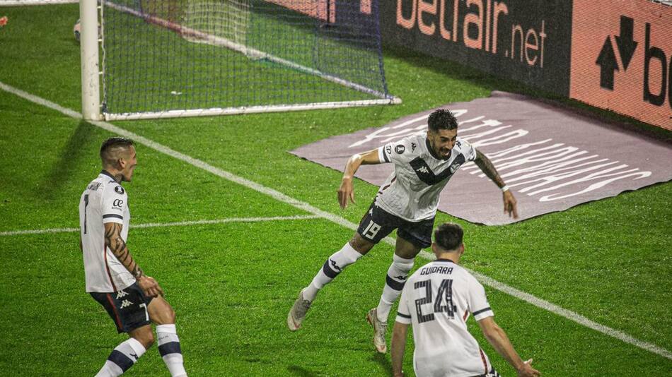 Festejo de Vélez ante Barcelona de Ecuador por la Copa Libertadores