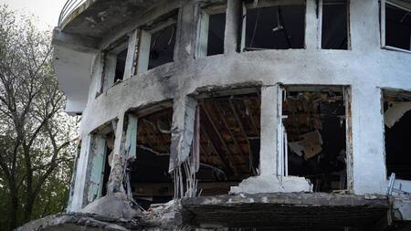 Drones de Rusia atacaron e incendiaron un hotel de una ciudad de Ucrania situada frente al Mar Rojo