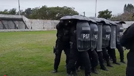 Un ejercicio antidisturbios. Foto: captura YouTube.