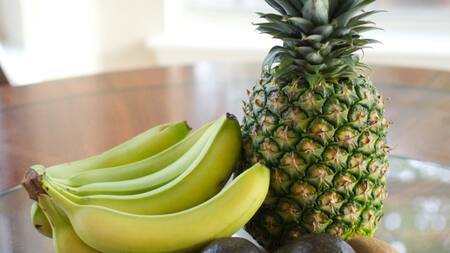 Frutas, palta, banana. Foto Unsplash.