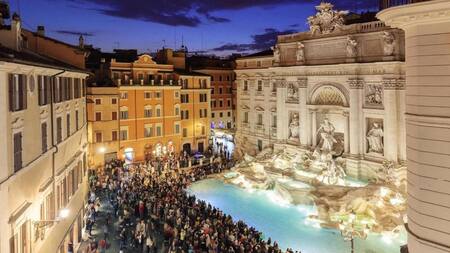 Colocarán una pasarela para regular la cantidad de turistas que visiten la Fontana di Trevi. Fuente: EFE.