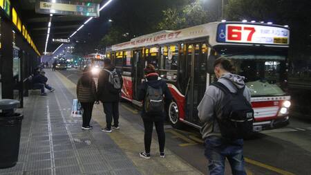 Colectivos, servicio nocturno. Foto: NA.