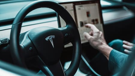 Tesla, vehículo eléctrico. Foto: Unsplash.