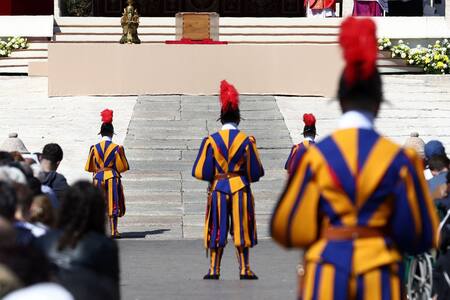 Guardia Suiza del Vaticano. Foto REUTERS / Guglielmo Mangiapane