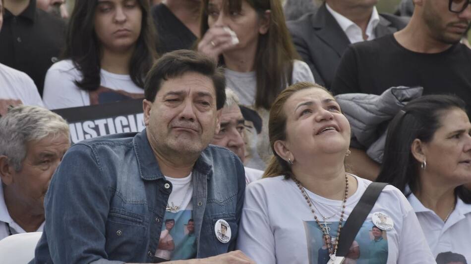 Padres de Fernando Báez Sosa en el acto en Dolores. Foto: NA.