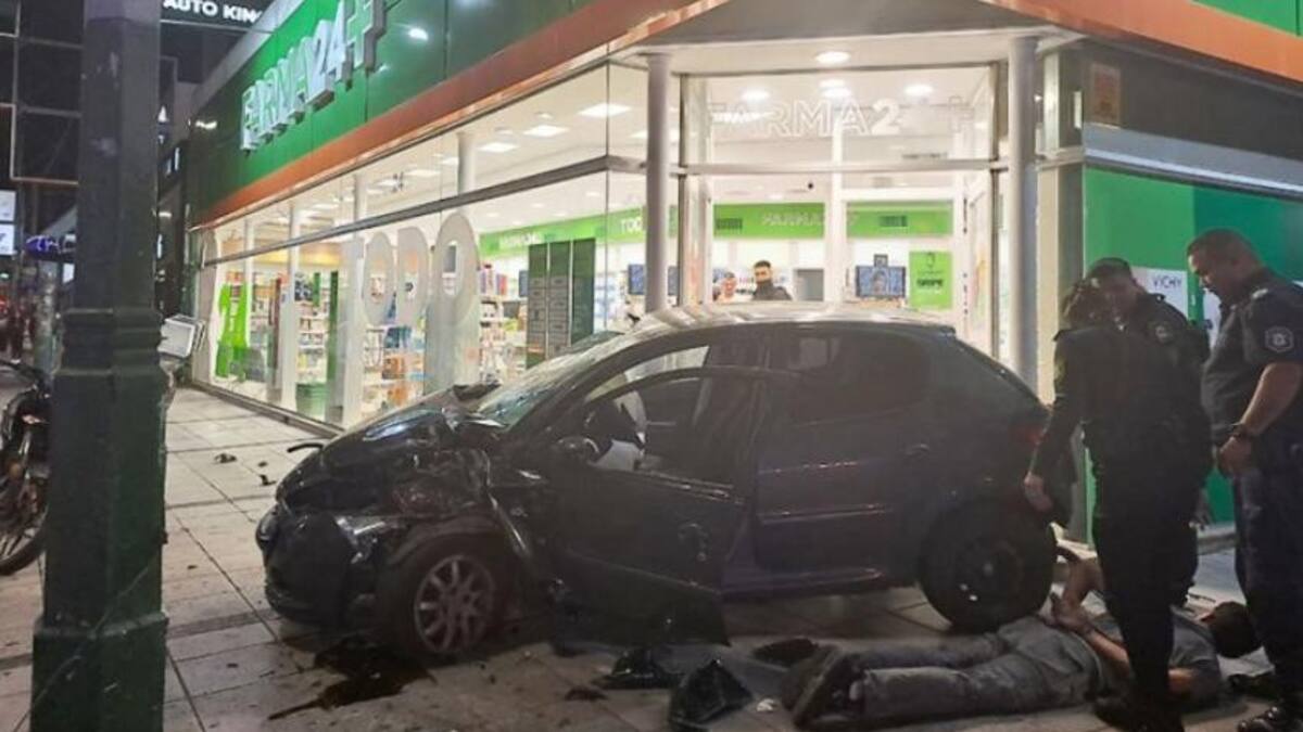 Persecución, tiroteo y choque en Banfield. Foto: NA.