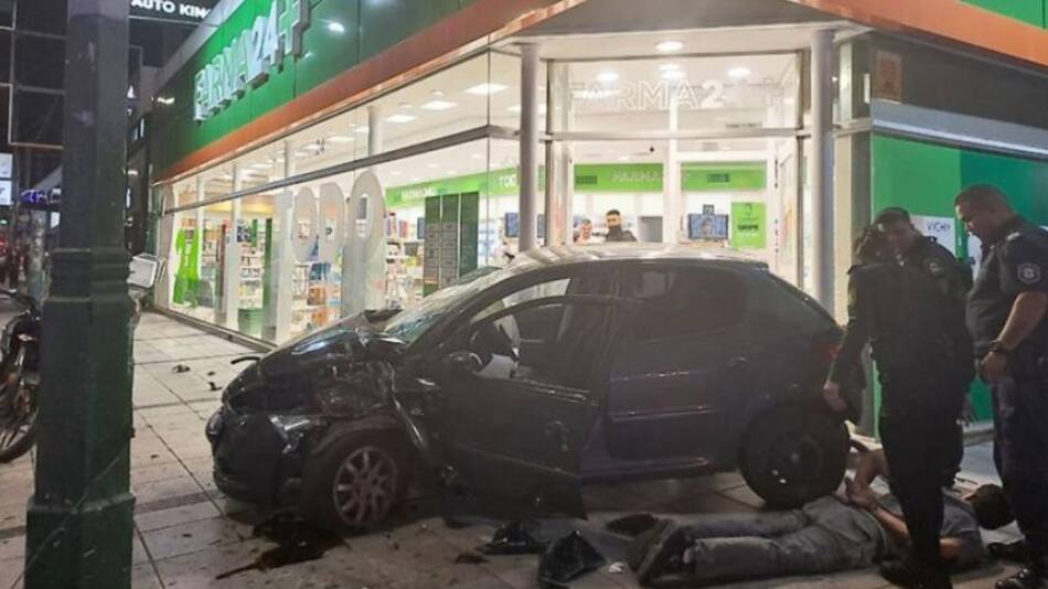 Persecución, tiroteo y choque en Banfield. Foto: NA.