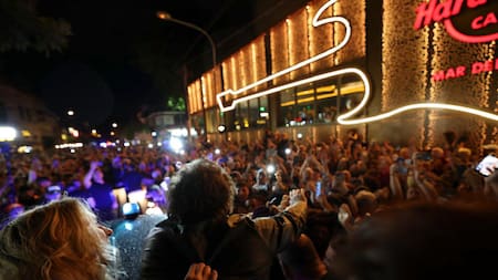 Javier Milei en Mar del Plata: recorrida multitudinaria y la promesa de aprobación de “leyes de países razonables”