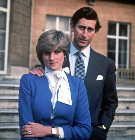 Carlos, Príncipe de Gales de Gran Bretaña y Lady Diana Spencer el día que se anunció su compromiso. Febrero de 1981. Archivo Efe
