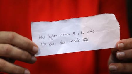 Papelito del escándalo - de Luis Caputo a Gabriela Cerruti en Congreso Nacional