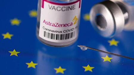 La vacuna de AstraZeneca se retira de Europa. Foto: Reuters