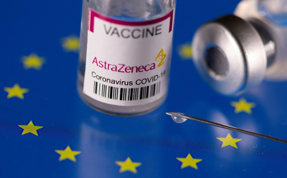 La vacuna de AstraZeneca se retira de Europa. Foto: Reuters