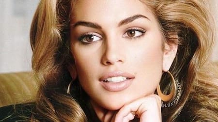 Adiós a la planchita: la tendencia en pelo de los ’90 que volvió con fuerza este 2026 y es pura actitud