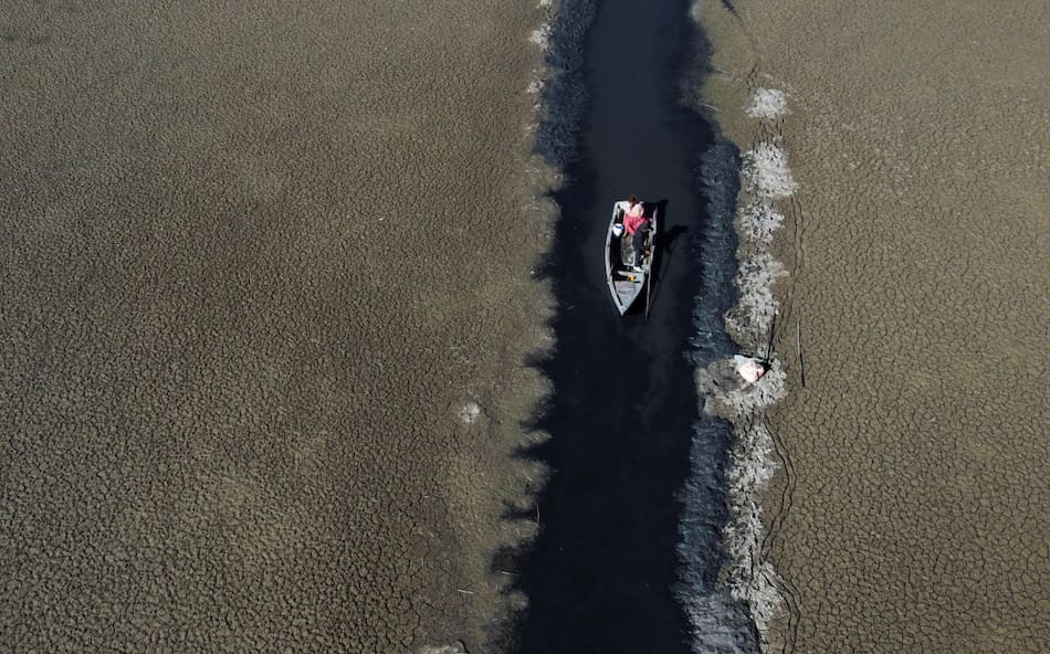 El nivel del agua del lago Titicaca bajó por falta de lluvias en todo el altiplano. Foto: Reuters.