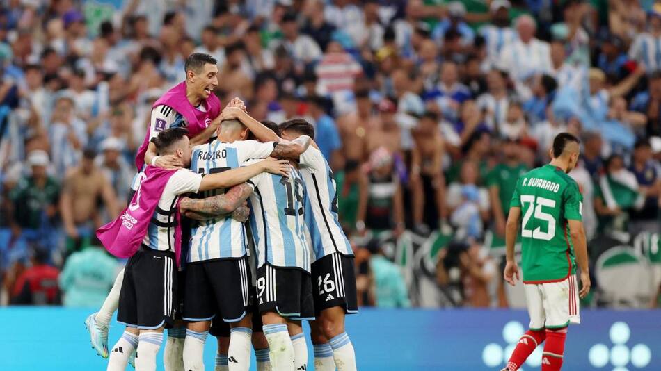 El festejo de la Selección Argentina ante México. Foto: Reuters.