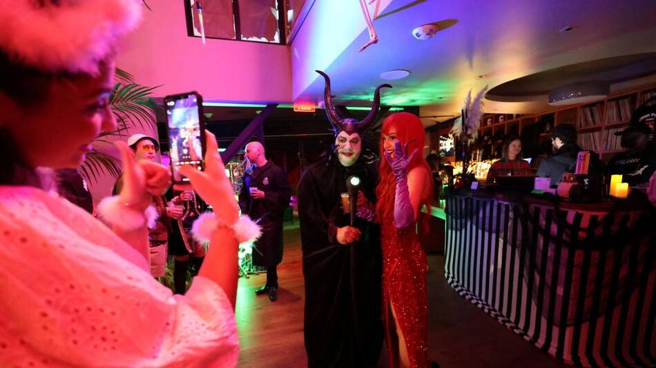 Fiesta de disfraces. Foto: Reuters.