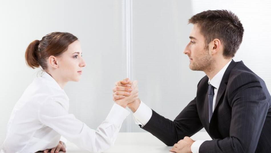 Guerra de los sexos - pulseada - hombre vs. mujer - trabajo