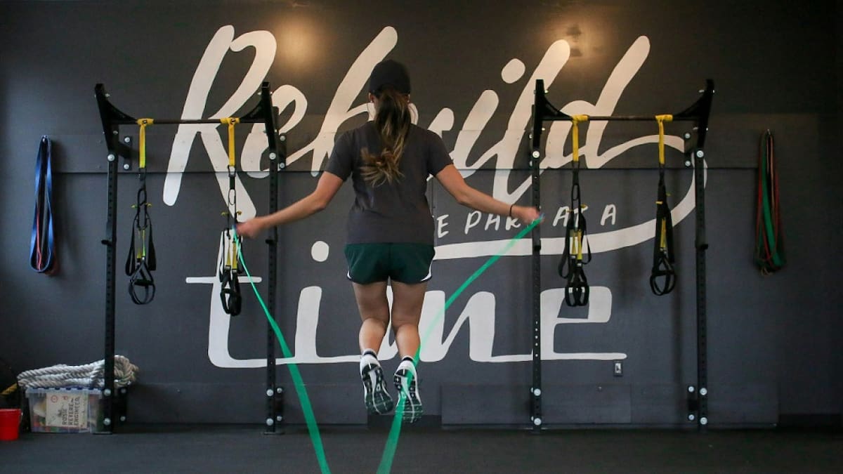 Saltar la soga: la alternativa a los 10.000 pasos diarios que recomiendan los expertos