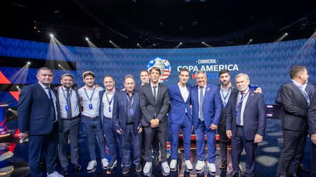 La delegación argentina en el sorteo de la Copa América. Foto: X @tapiachiqui.