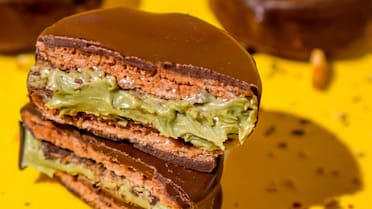Cuánto cuesta el innovador alfajor de pistacho y cucurucho que se consagró campeón del Mundial del Alfajor