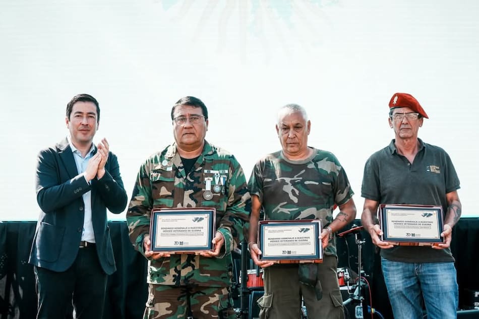 Malvinas Argentina rindió homenaje a los héroes de la gesta de Malvinas en su 43° aniversario