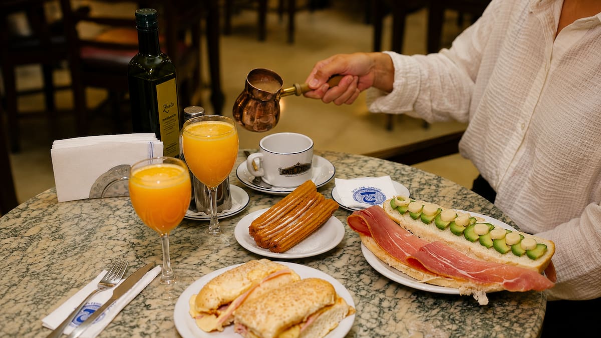 El mitico café que suma un clásico porteño a su carta