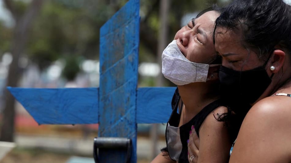 Muerte y colapso sanitario en Brasil por el coronavirus, REUTERS