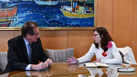 Pesce y Batakis, Gobierno, NA