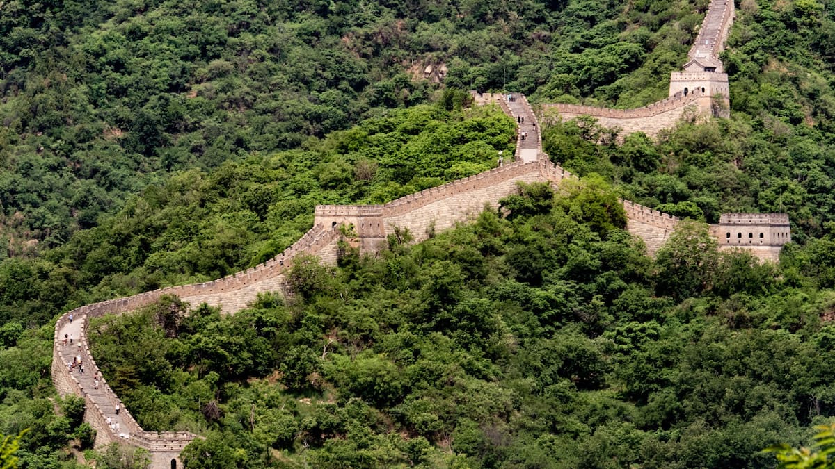 Descubren que la Gran Muralla China tiene una “piel viva” que la protege. Foto Unsplash,