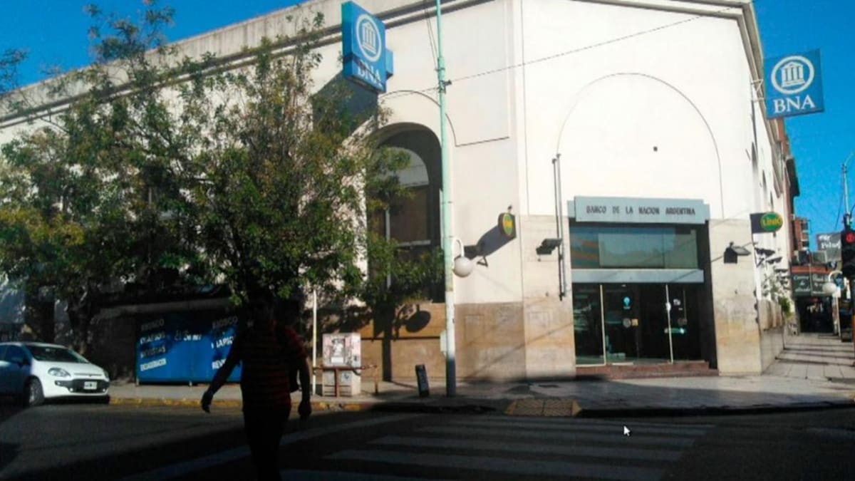 Cayó una banda que planeaba robos millonarios a dos bancos bonaerenses mediante boquetes: buscaban dólares y oro