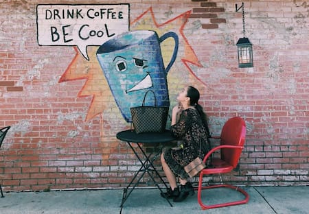 Tomar café reduce el riesgo de muerte por sedentarismo. Foto: Unsplash