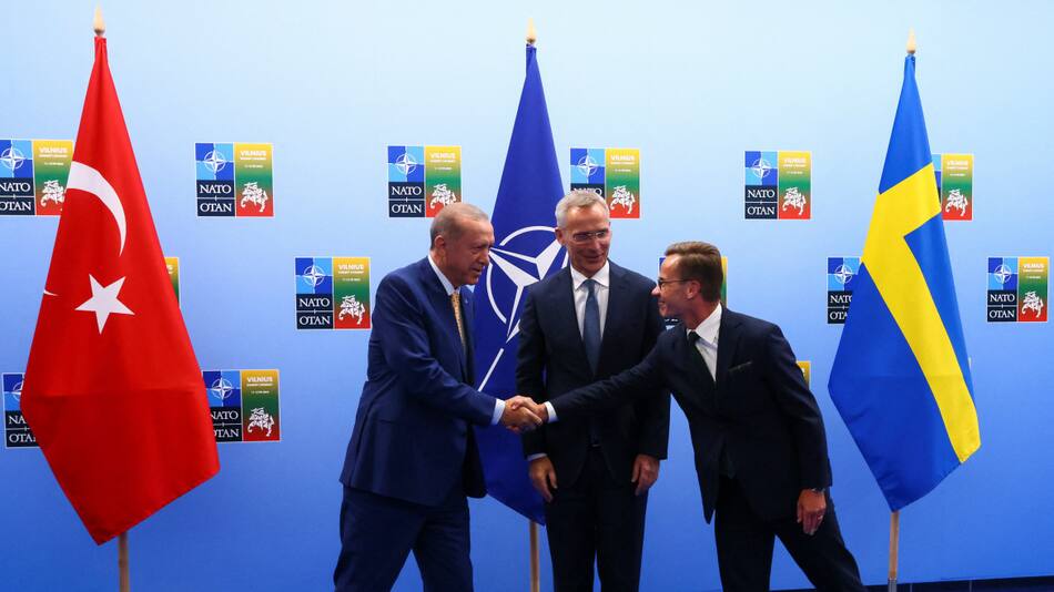 Jens Stoltenberg se reunió con Recep Tayyip Erdogan y el primer ministro sueco, Ulf Kristersson. Foto: Reuters.