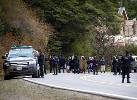 Indicentes en Villa Mascardi no terminan. Foto NA.