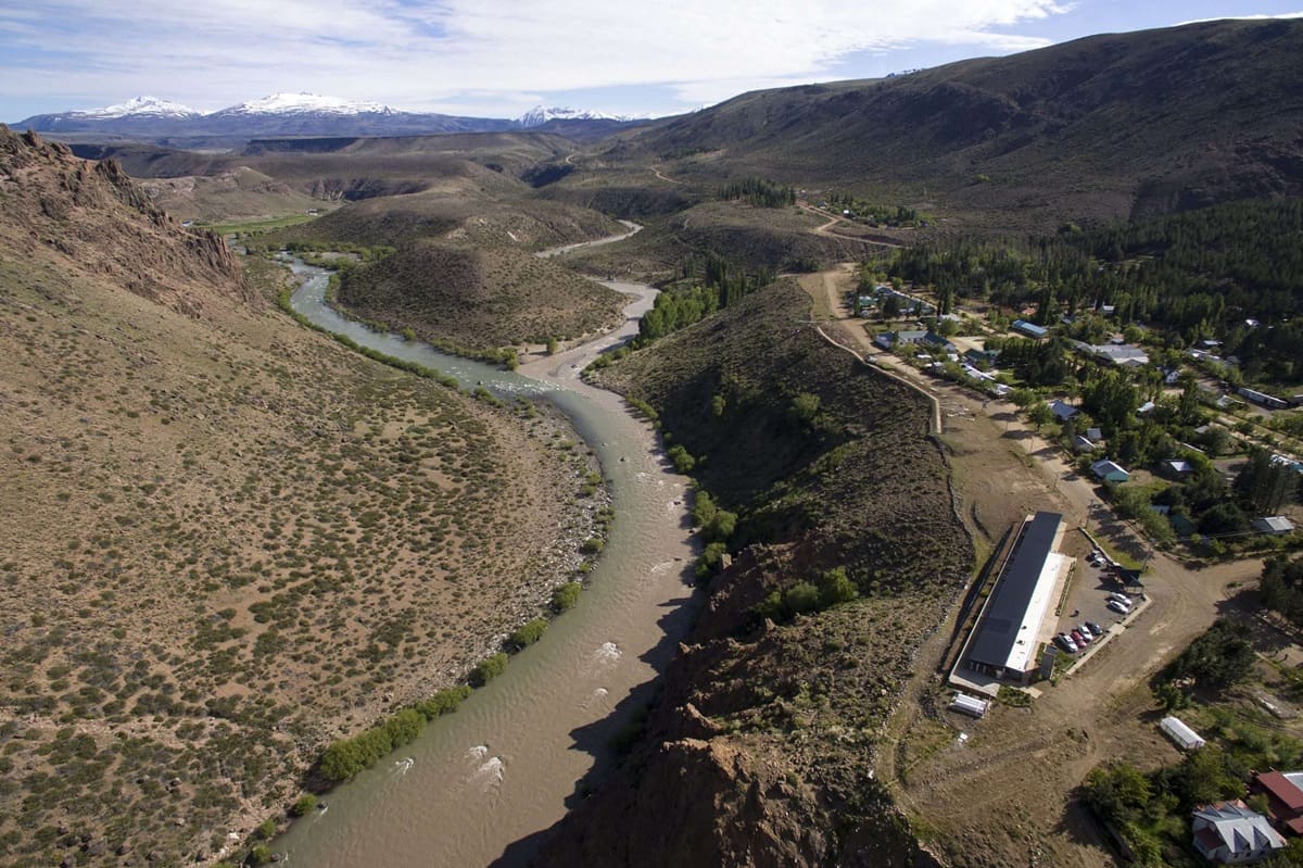 Rodeado de paisajes volcánicos, géiseres y aguas termales, Varvarco conserva una identidad rural única en el norte patagónico. En 2026, fue incorporado a un programa nacional que busca impulsar su desarrollo turístico y proyectarlo internacionalmente.