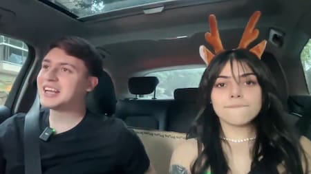 La youtuber Milica en el auto antes de sufrir el robo. Foto: captura video.