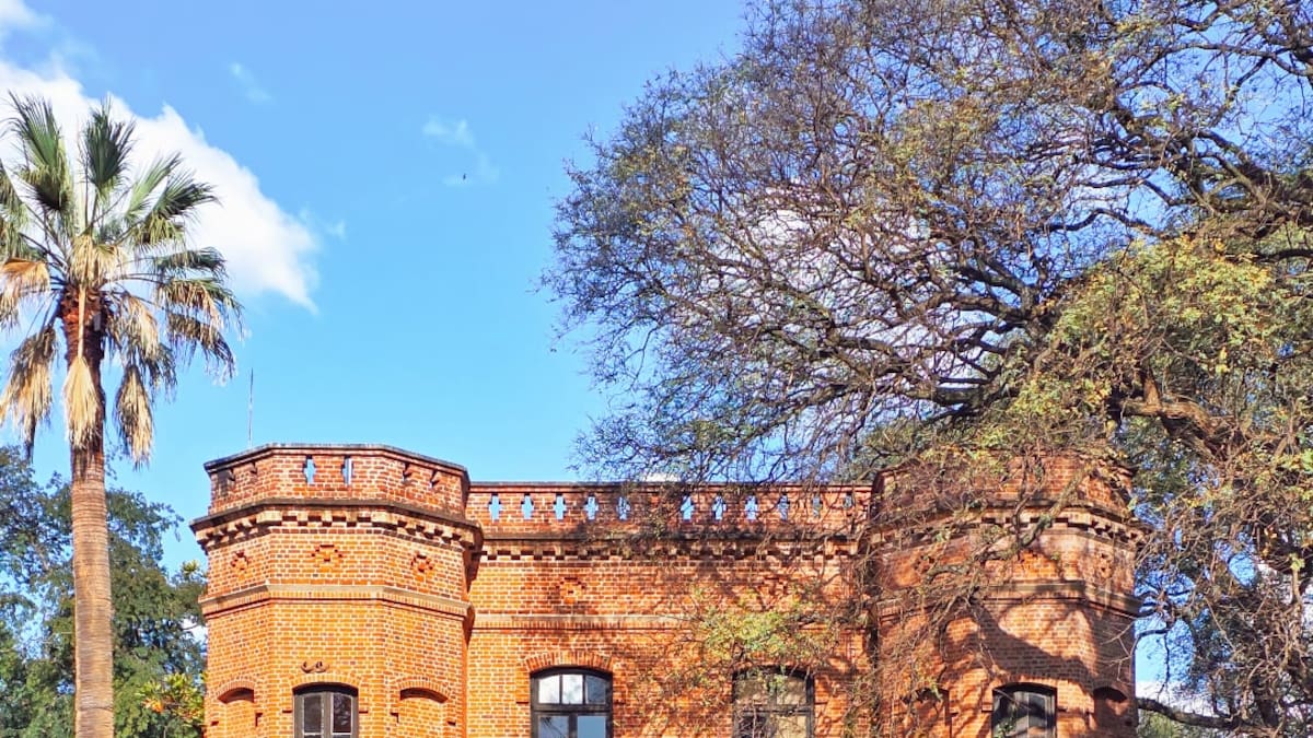 El castillo secreto del Jardín Botánico: la historia centenaria y el gran amor de Carlos Thays que vuelve a latir con un café porteño